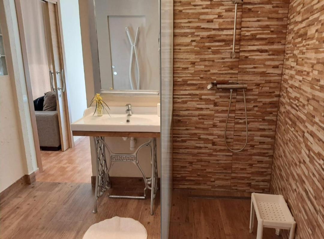 Comodo Apartamento Deltebre Esterno foto
